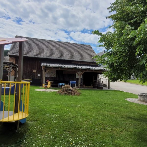 Unter großem Einsatz der örtlichen Bevölkerung wurde der Umbau vorgenommen.