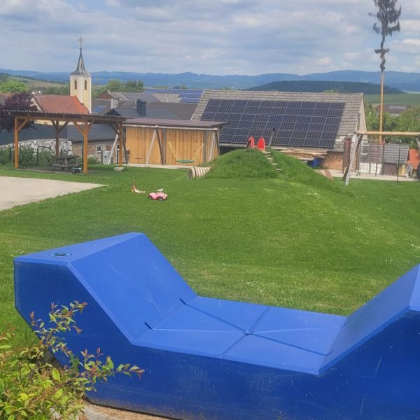 Unter großem Einsatz der örtlichen Bevölkerung wurde der Umbau vorgenommen.