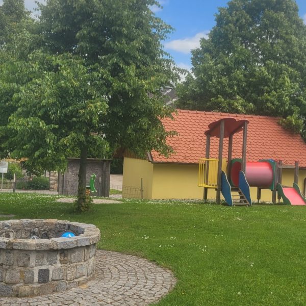 Unter großem Einsatz der örtlichen Bevölkerung wurde der Umbau vorgenommen.