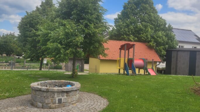 Unter großem Einsatz der örtlichen Bevölkerung wurde der Umbau vorgenommen.