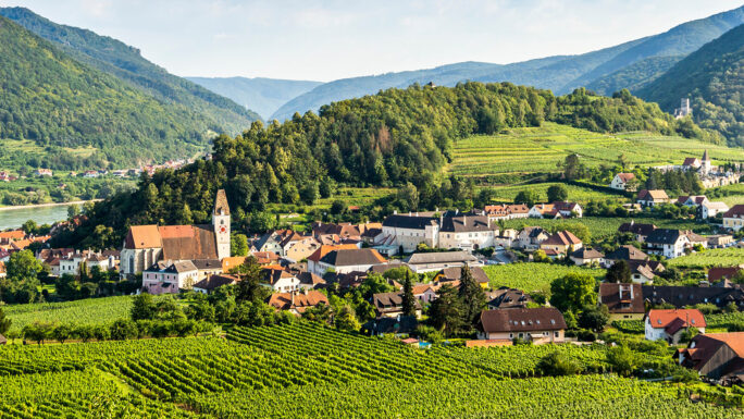 Blick über die Wachau und die Gemeinde Spitz an der Donau