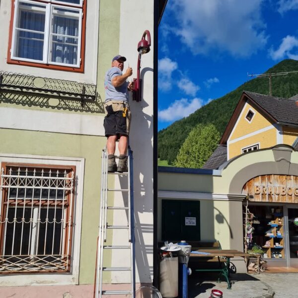 Mit der erfolgreichen Umstellung auf energieeffiziente LEDStraßenbeleuchtung und dem konsequenten Ausbau von Photovoltaikanlagen setzt Hollenstein/Ybbs ein starkes Zeichen für Klimaschutz und nachhaltige Energiezukunft.