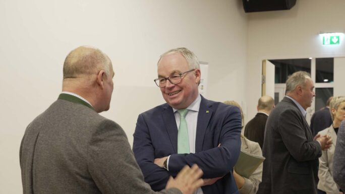 32 Vertreterinnen und Vertreter aus Gemeinden der Stadtregion Wien+ nahmen am 19. Februar 2026 an der Veranstaltung „Unter Seinesgleichen – Südost“ in der Volksschule Zwölfaxing teil. Im Mittelpunkt standen die Aufgaben und Herausforderungen der Gemeinden im stadtregionalen Raum sowie Wege zu einer gelungenen Zusammenarbeit mit Wien.