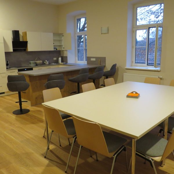 In Waidendorf wurde der leerstehende Teil der alten Schule zu einem Dorfhaus umgebaut.