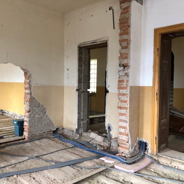 In Waidendorf wurde der leerstehende Teil der alten Schule zu einem Dorfhaus umgebaut.