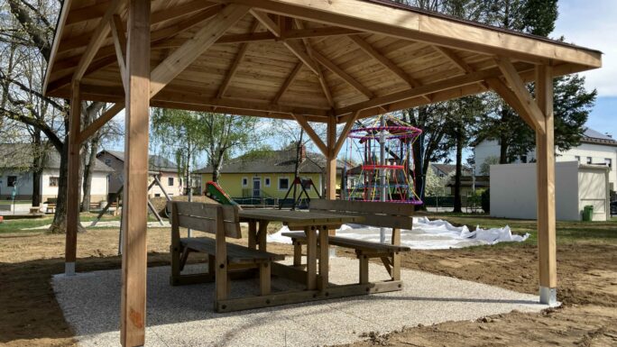 Mit neuen Projekten zur Stadterneuerung wird der Ortskern belebt, der Beserlpark ganzjährig nutzbar und der Spielplatz zum Familien-Hotspot