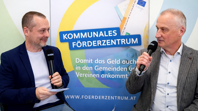 Johannes Wischenbart, Geschäftsführer der Dorf- & Stadterneuerung (l.) im Gespräch mit Bürgermeister Andreas Kozar (Reingers).