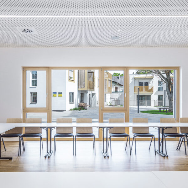 der neue helle Sitzungssaal im Rathaus