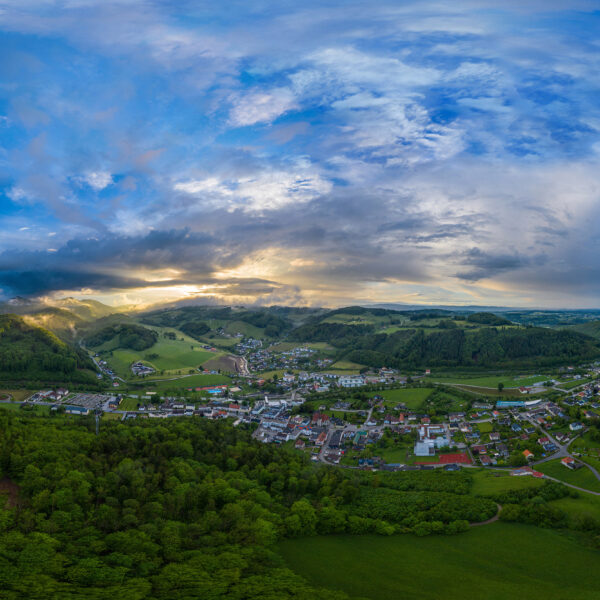 Blick über die Landschaft des Pielachtals